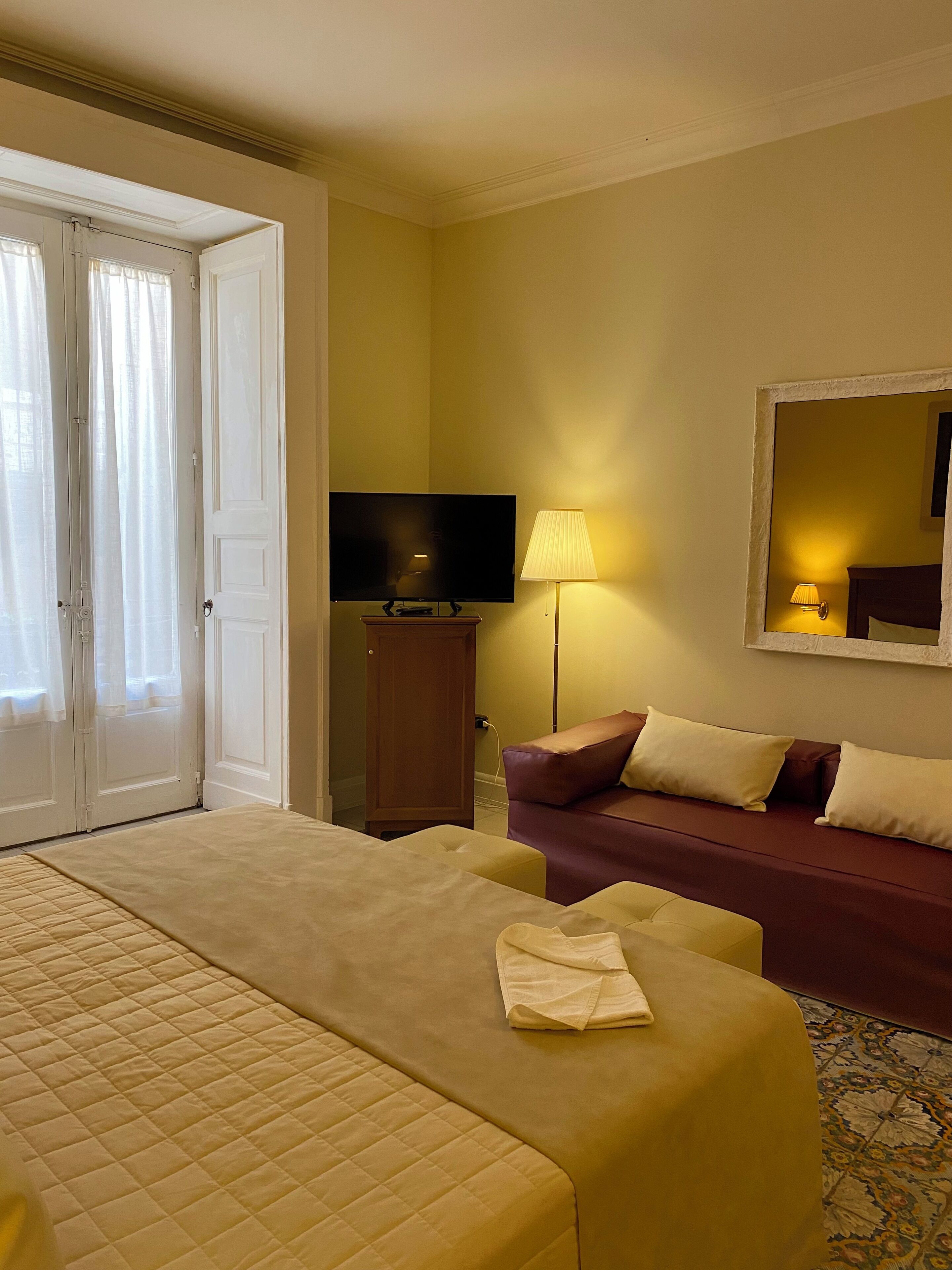 junior suite | 1 bedroom, hypo-allergenic bedding, minibar, in-room safe