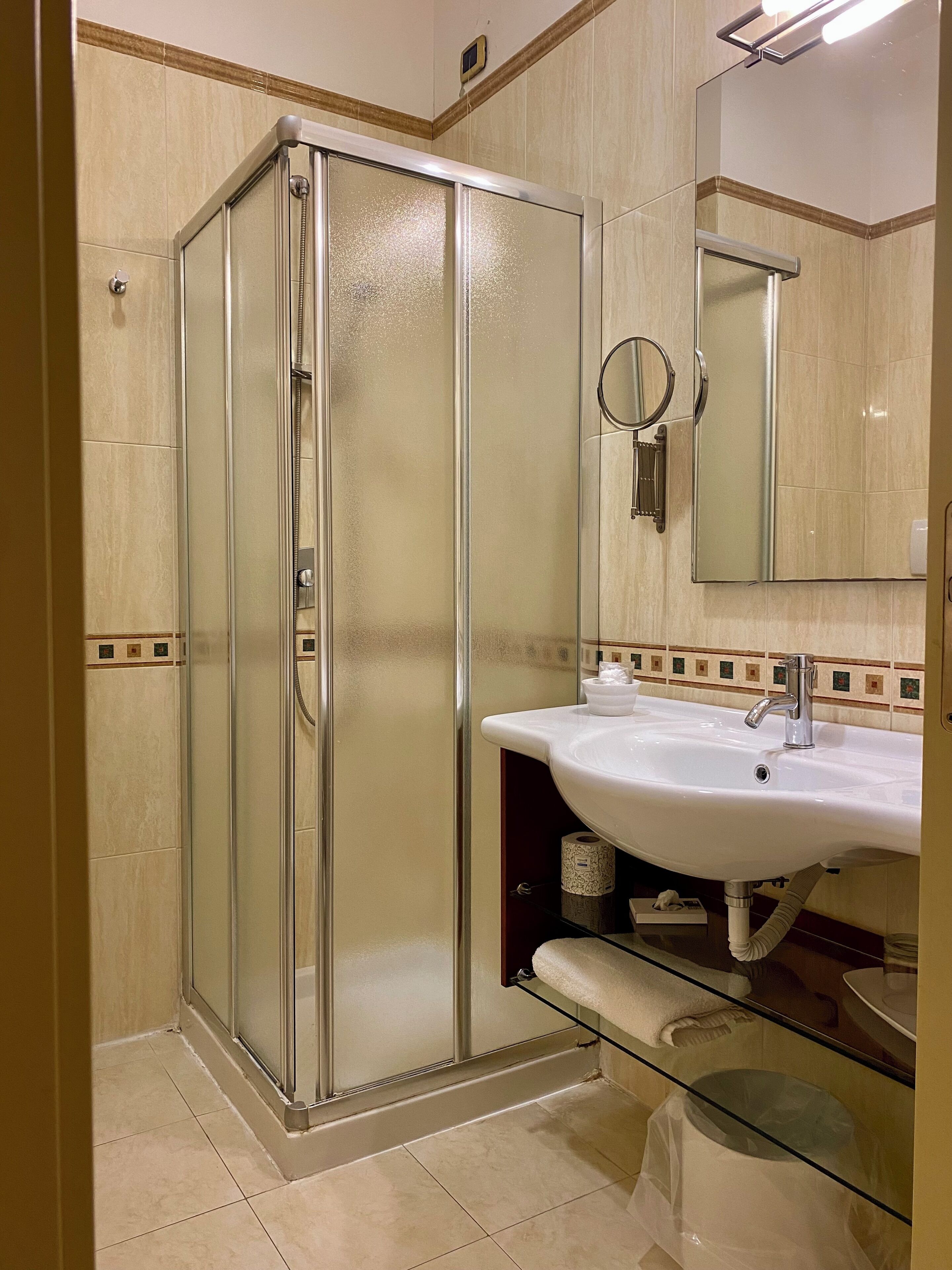 deluxe double or twin room | bathroom | combined shower/bathtub, jetted bath, designer toiletries, hair dryer