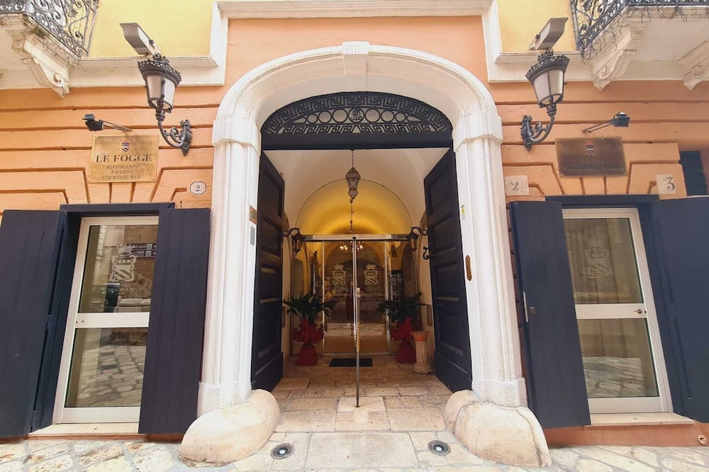 Akropolis Hotel