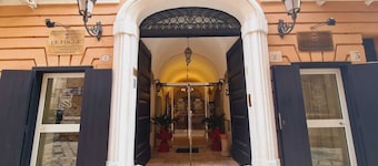 Akropolis Hotel