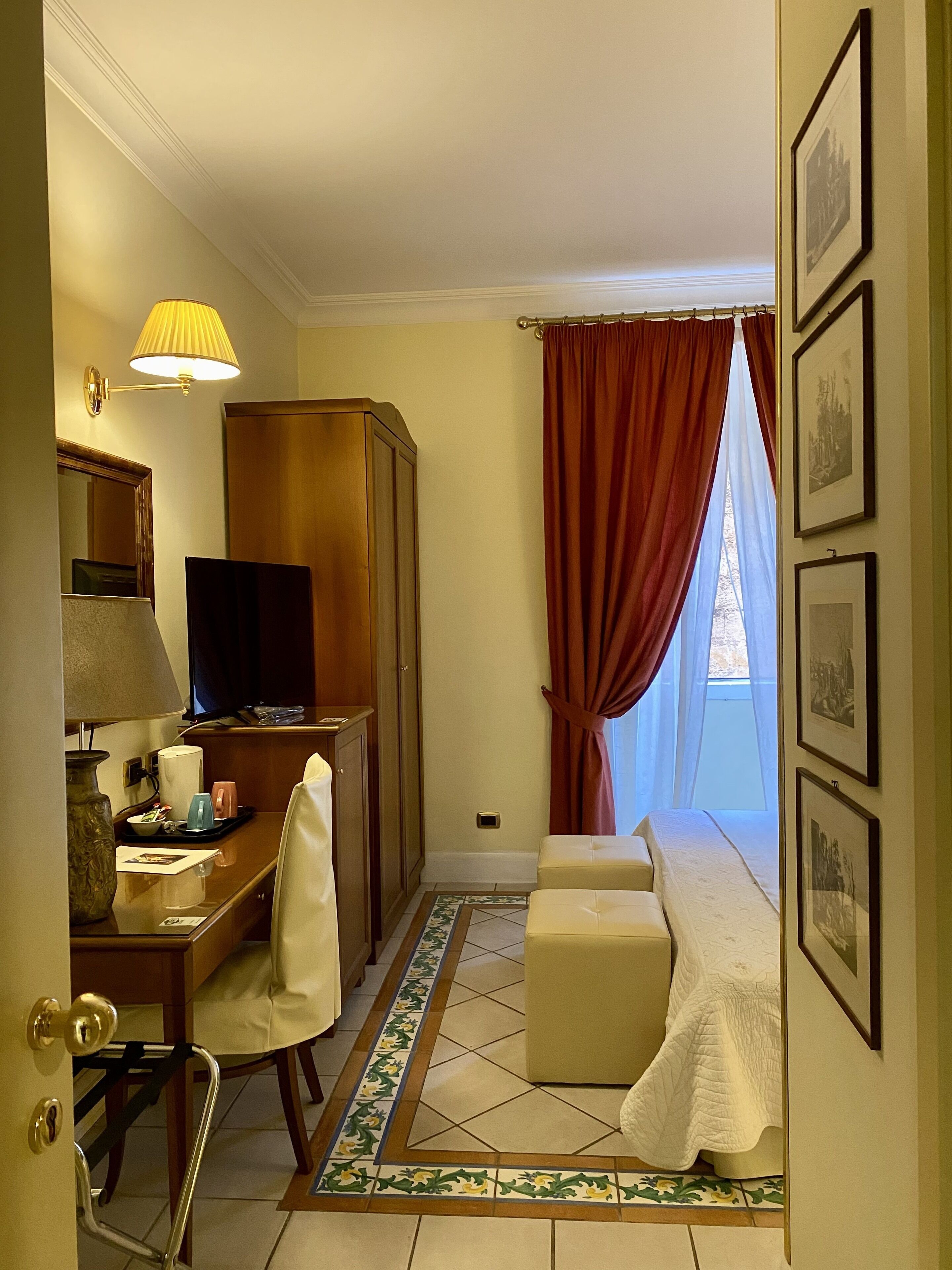 Hypo-allergenic bedding, minibar, in-room safe, desk