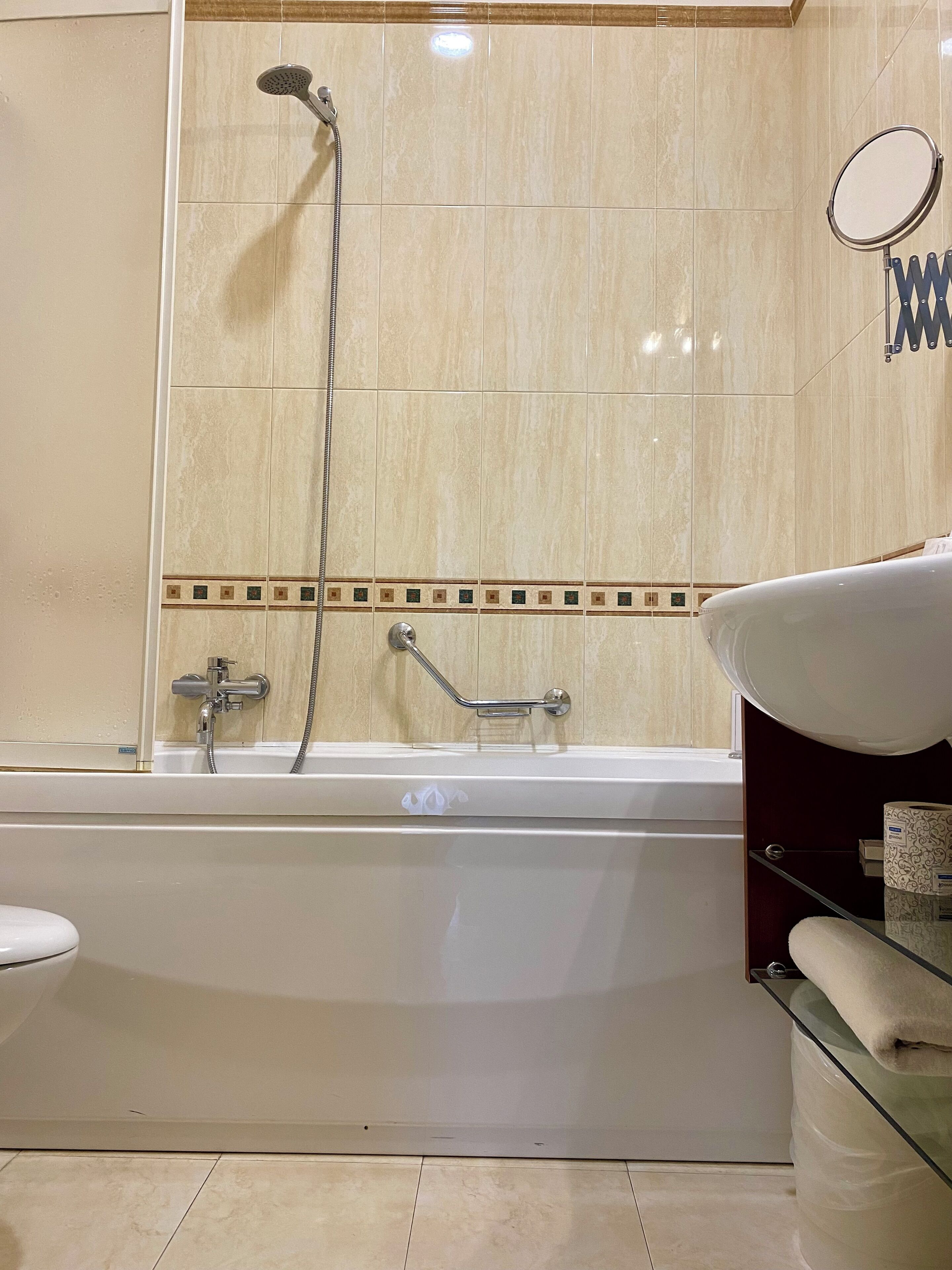 deluxe double or twin room | bathroom | combined shower/bathtub, jetted bath, designer toiletries, hair dryer