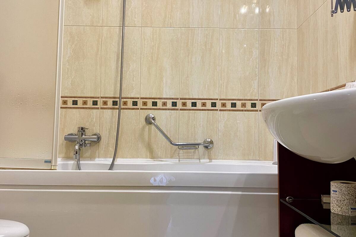 deluxe double or twin room | bathroom | combined shower/bathtub, jetted bath, designer toiletries, hair dryer