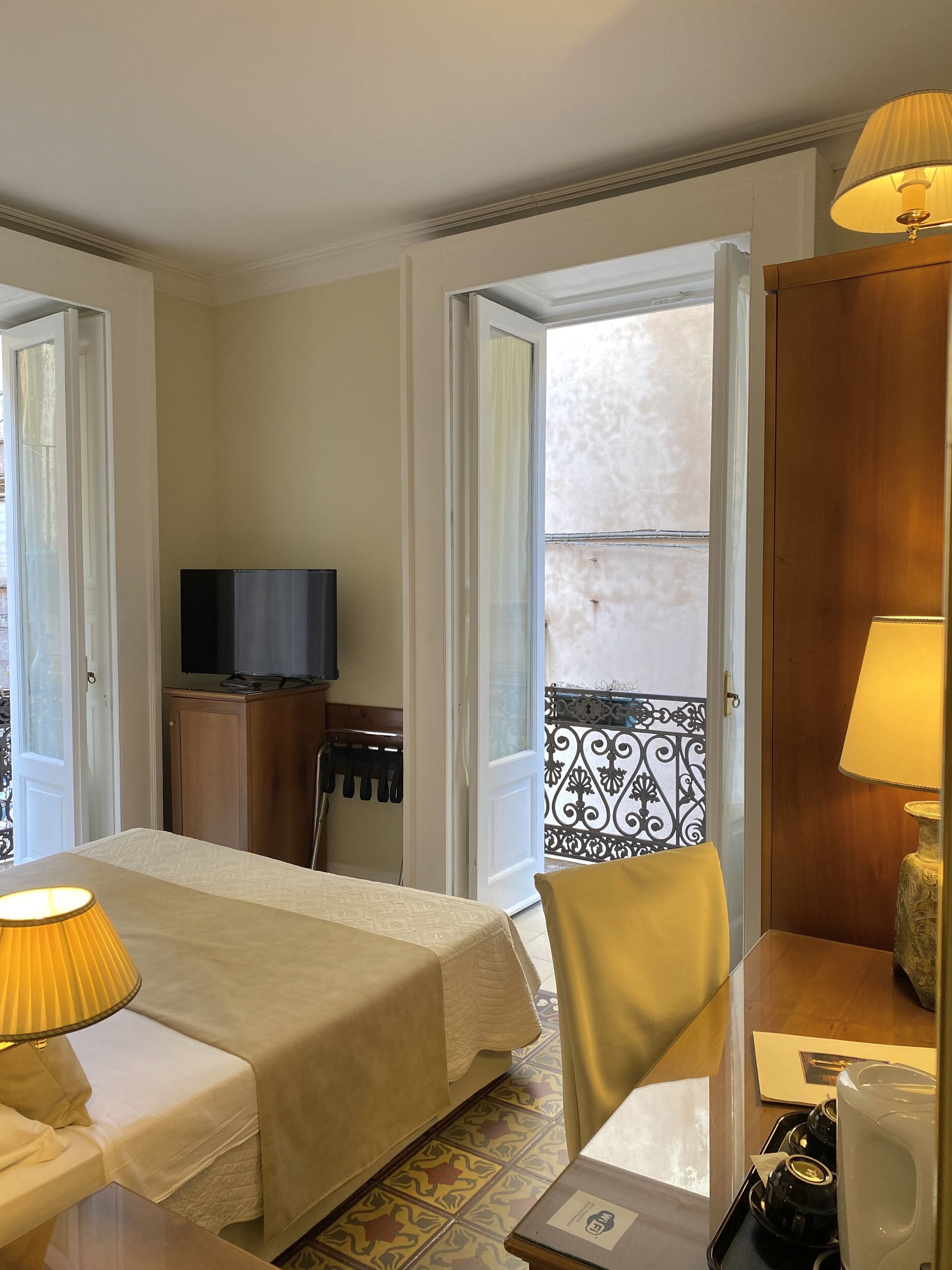 deluxe double or twin room | 1 bedroom, hypo-allergenic bedding, minibar, in-room safe