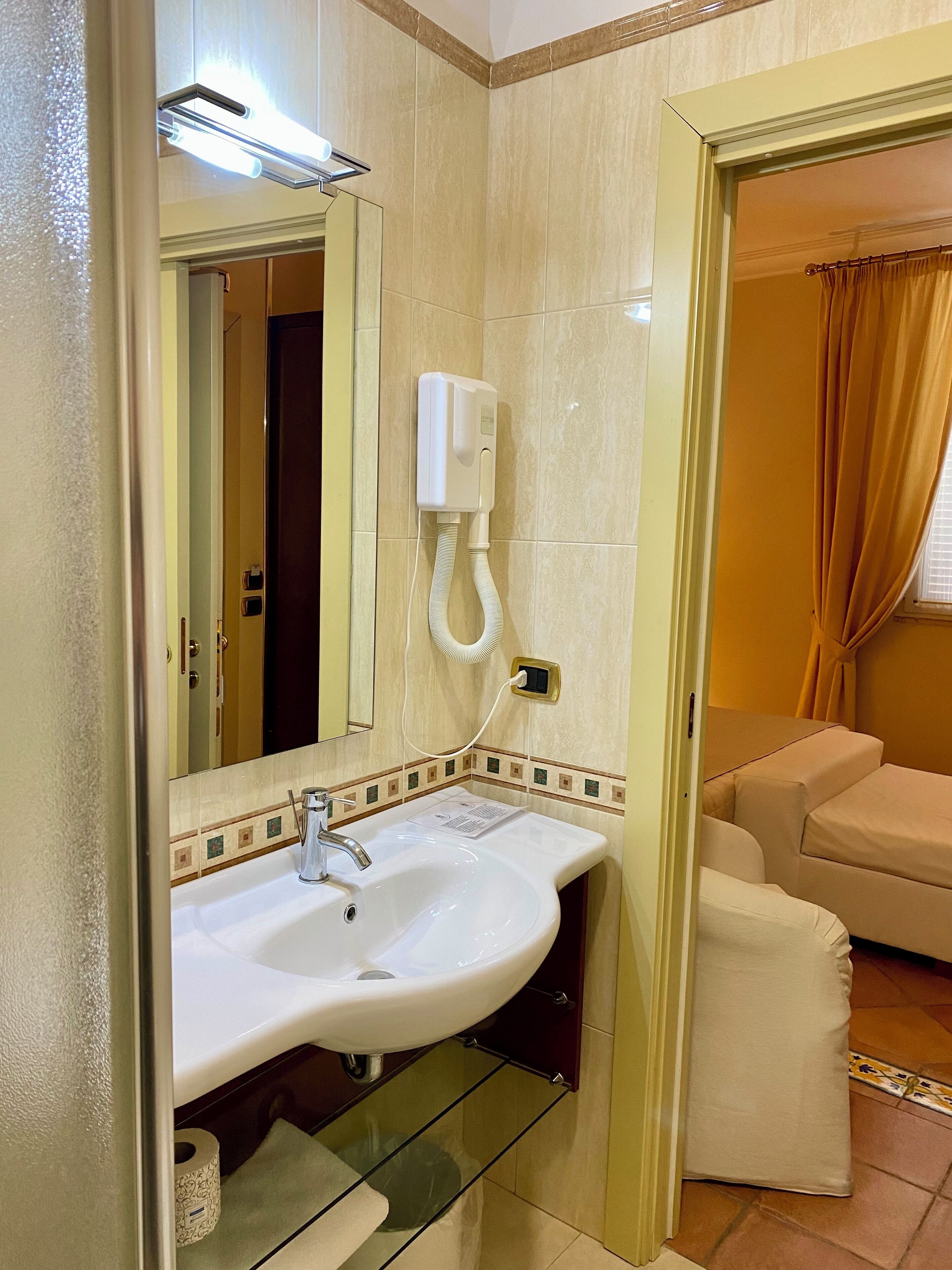 deluxe double or twin room | bathroom | combined shower/bathtub, jetted bath, designer toiletries, hair dryer
