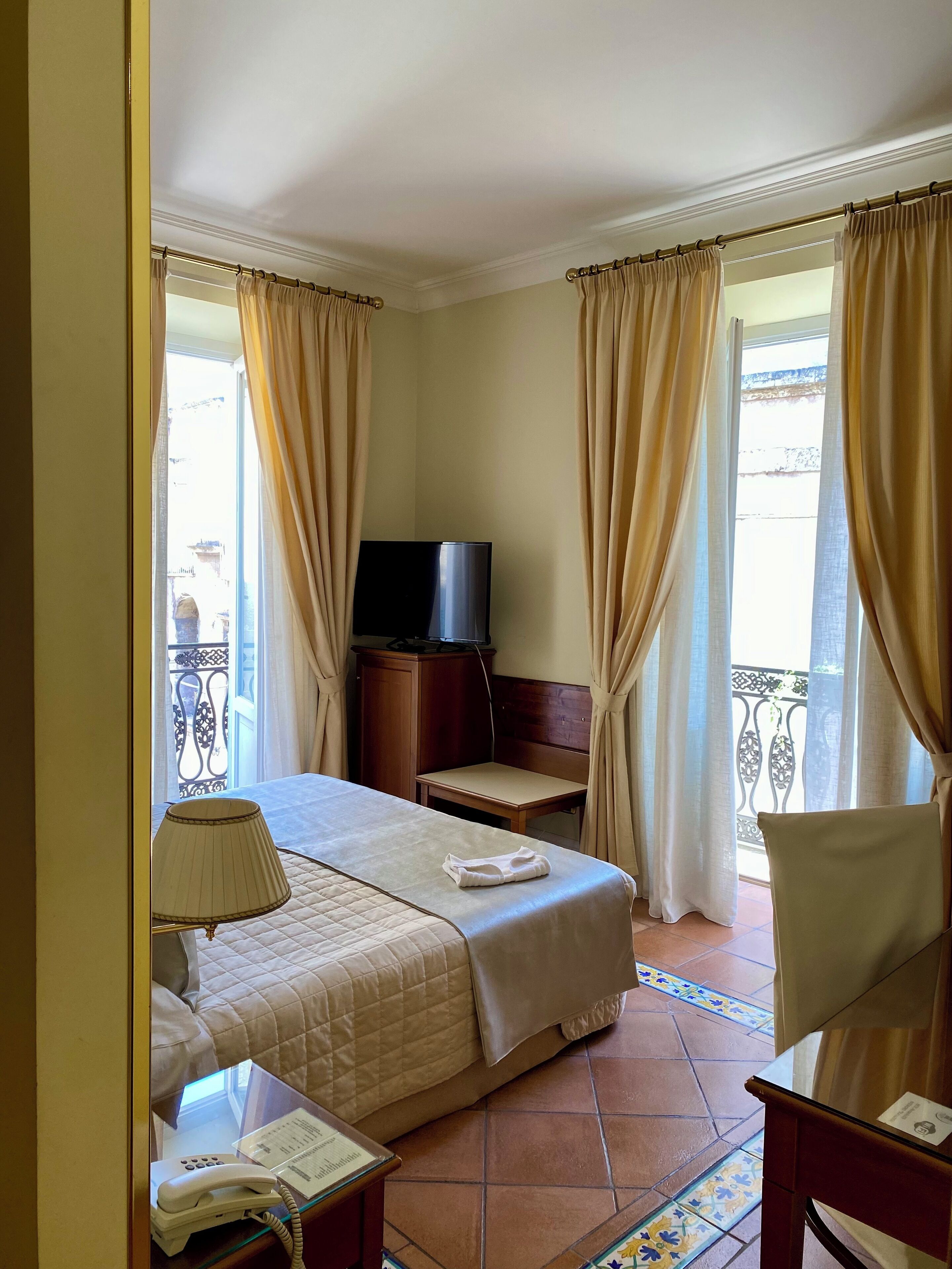 deluxe double or twin room | 1 bedroom, hypo-allergenic bedding, minibar, in-room safe