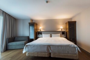 Superior Double Room | Hypo-allergenic bedding, minibar, in-room safe, desk