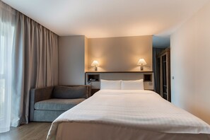 Superior Double Room | Hypo-allergenic bedding, minibar, in-room safe, desk - Hotel CH Bucharest (Bucharest)