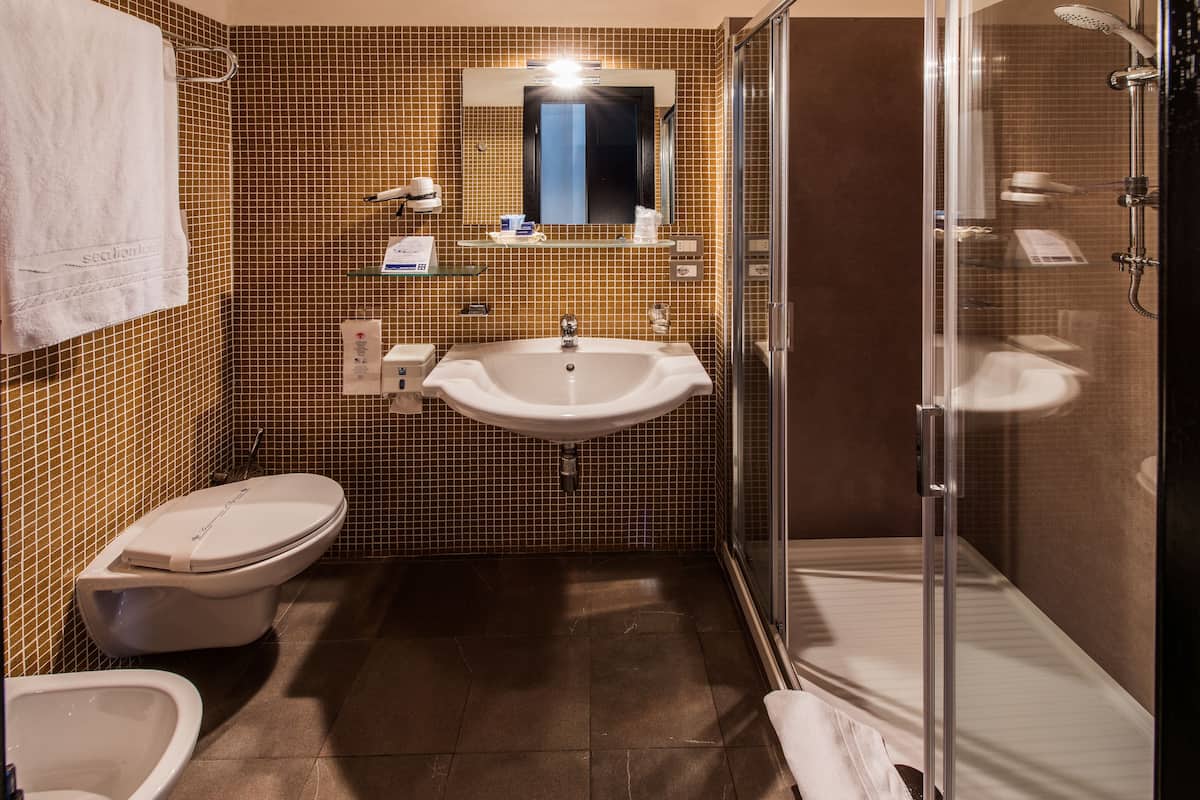single room | bathroom | designer toiletries, hair dryer, bidet, towels