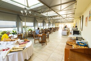 Ilmainen päivittäinen buffetaamiainen