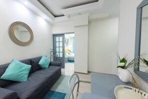 Suite | Egyptian cotton sheets, premium bedding, Select Comfort beds, minibar - Relax Comfort Suites (Bucharest)