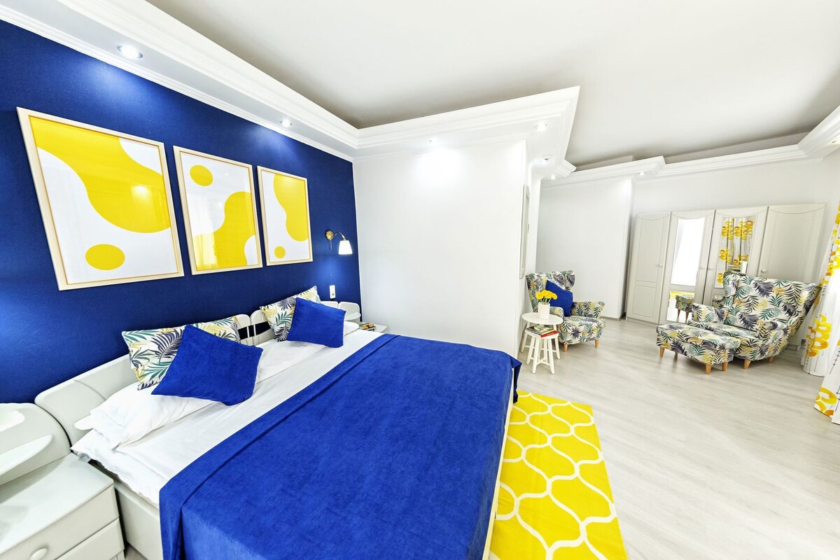 Egyptian cotton sheets, premium bedding, Select Comfort beds, minibar