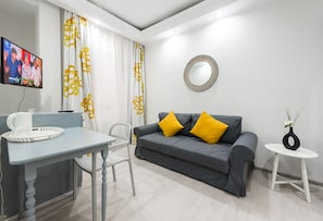Suite | Egyptian cotton sheets, premium bedding, Select Comfort beds, minibar - Relax Comfort Suites (Bucharest)
