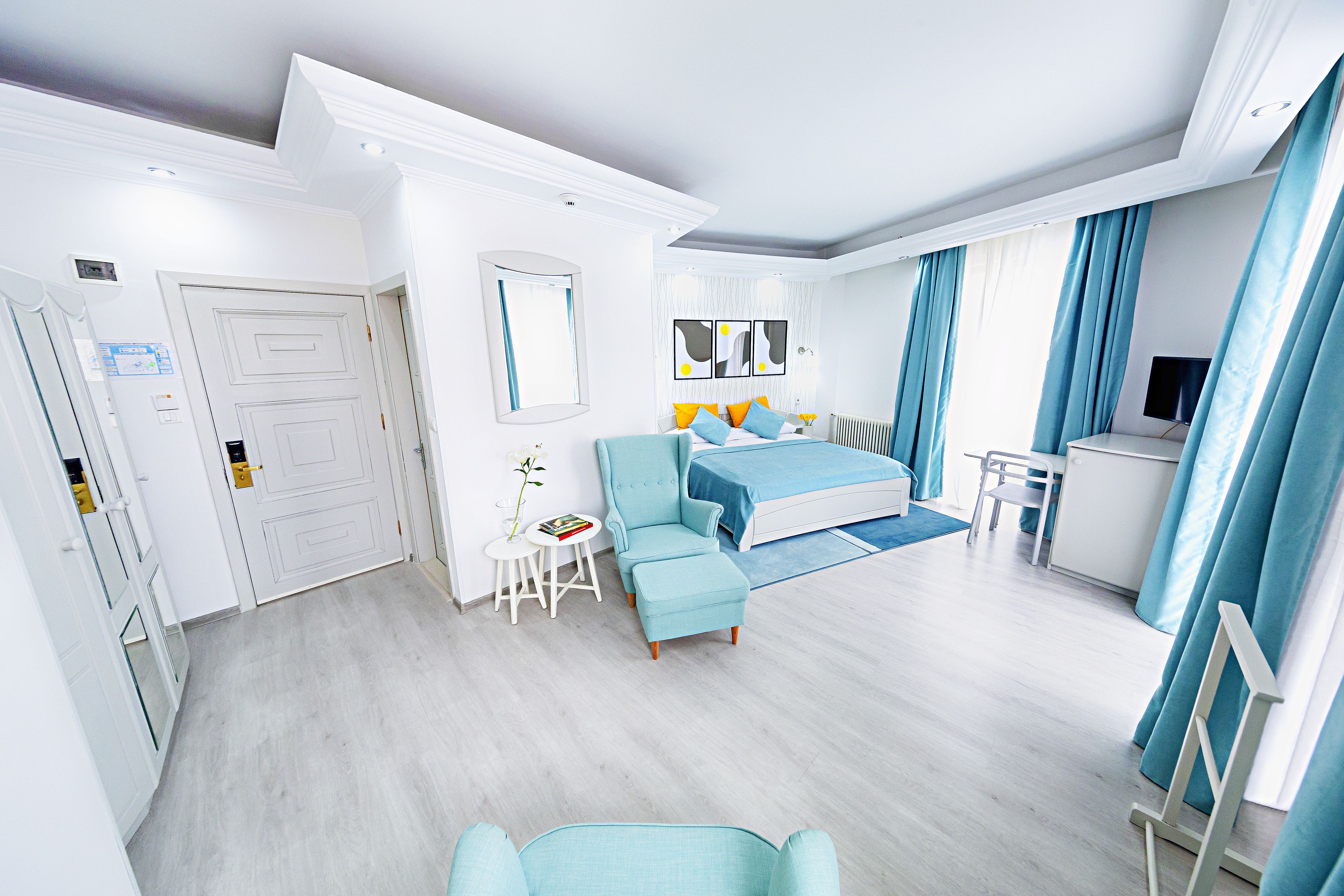 Egyptian cotton sheets, premium bedding, Select Comfort beds, minibar