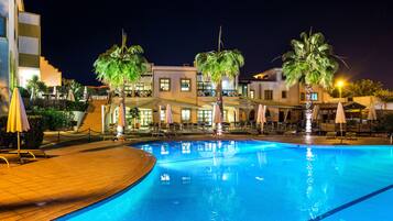 2 outdoor pools, pool umbrellas, pool loungers