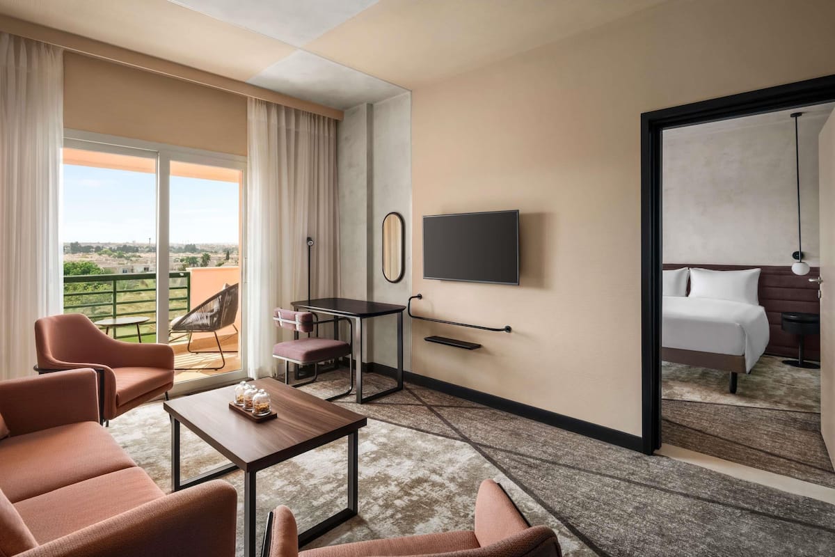 豪華套房, 1 張標準雙人床, 陽台 | 迷你吧、客房內保險箱、書桌、筆電工作空間