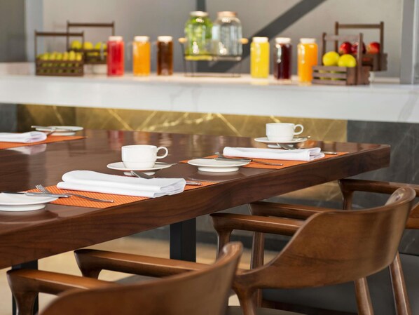 Café da manhã, almoço e jantar