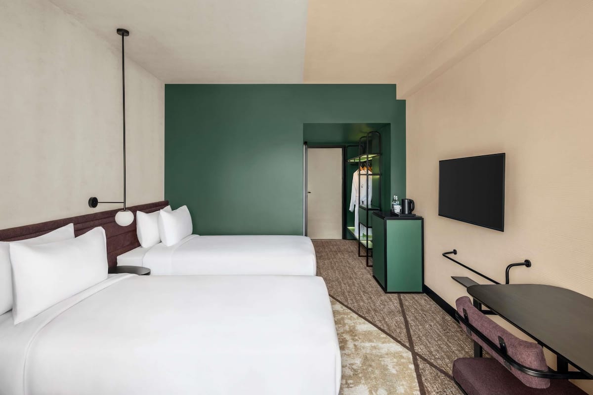 Habitación superior, 2 camas individuales | 1 habitación, minibar, caja de seguridad en la habitación y escritorio