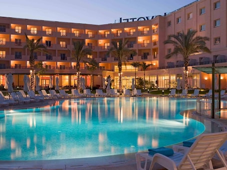 Outdoor pool, sun loungers. Novotel Cairo 6th Of October