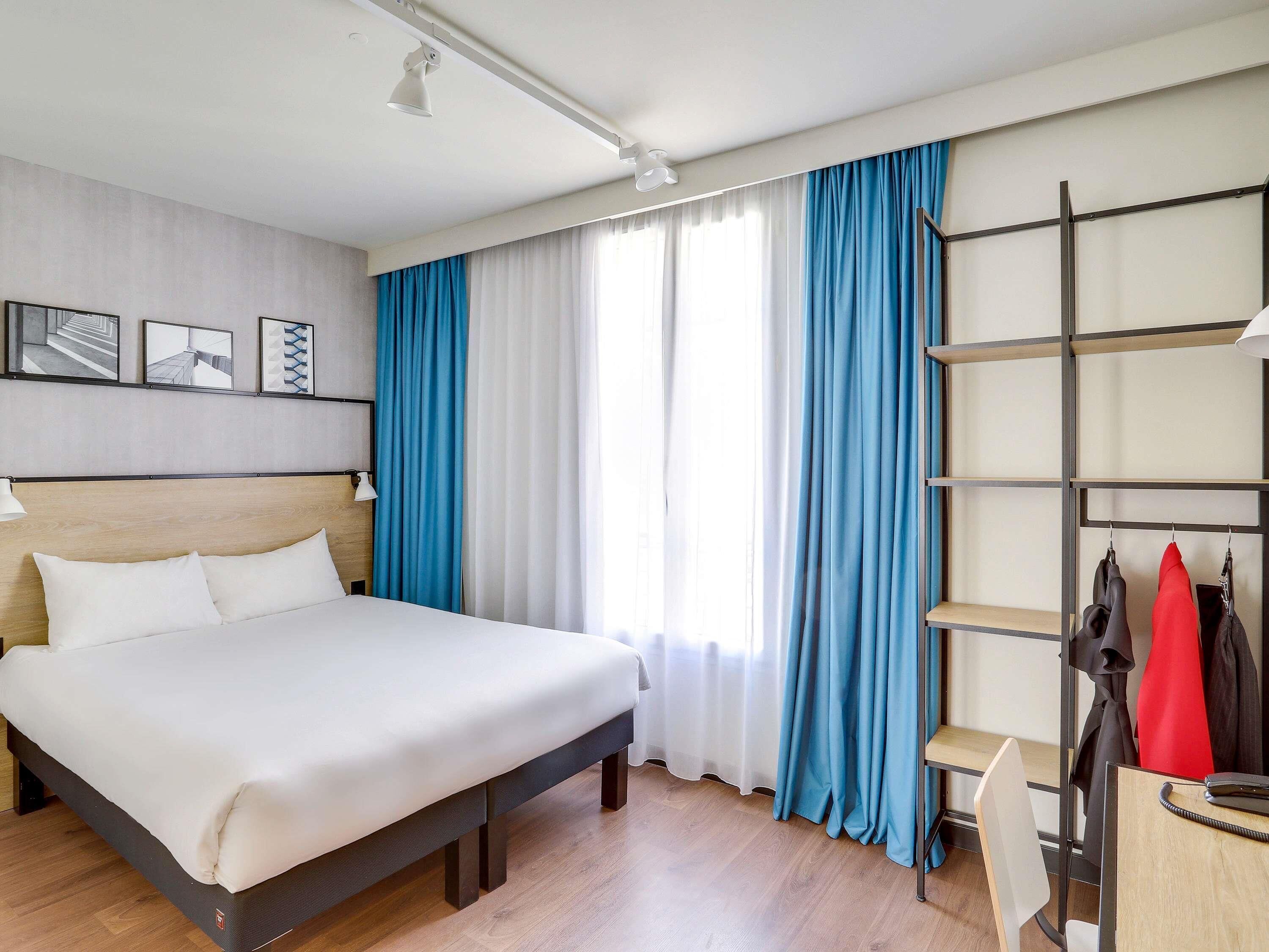 Standard Room, 1 Double Bed | Hypo-allergenic bedding, desk, soundproofing, iron/ironing board