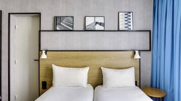 Biancheria da letto ipoallergenica, una scrivania, insonorizzazione