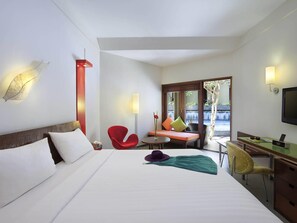 In-room safe, desk, free WiFi, bed sheets - ibis Styles Bali Legian (Legian)
