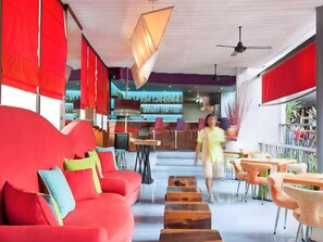 2 bars/lounges, poolside bar - ibis Styles Bali Legian (Legian)