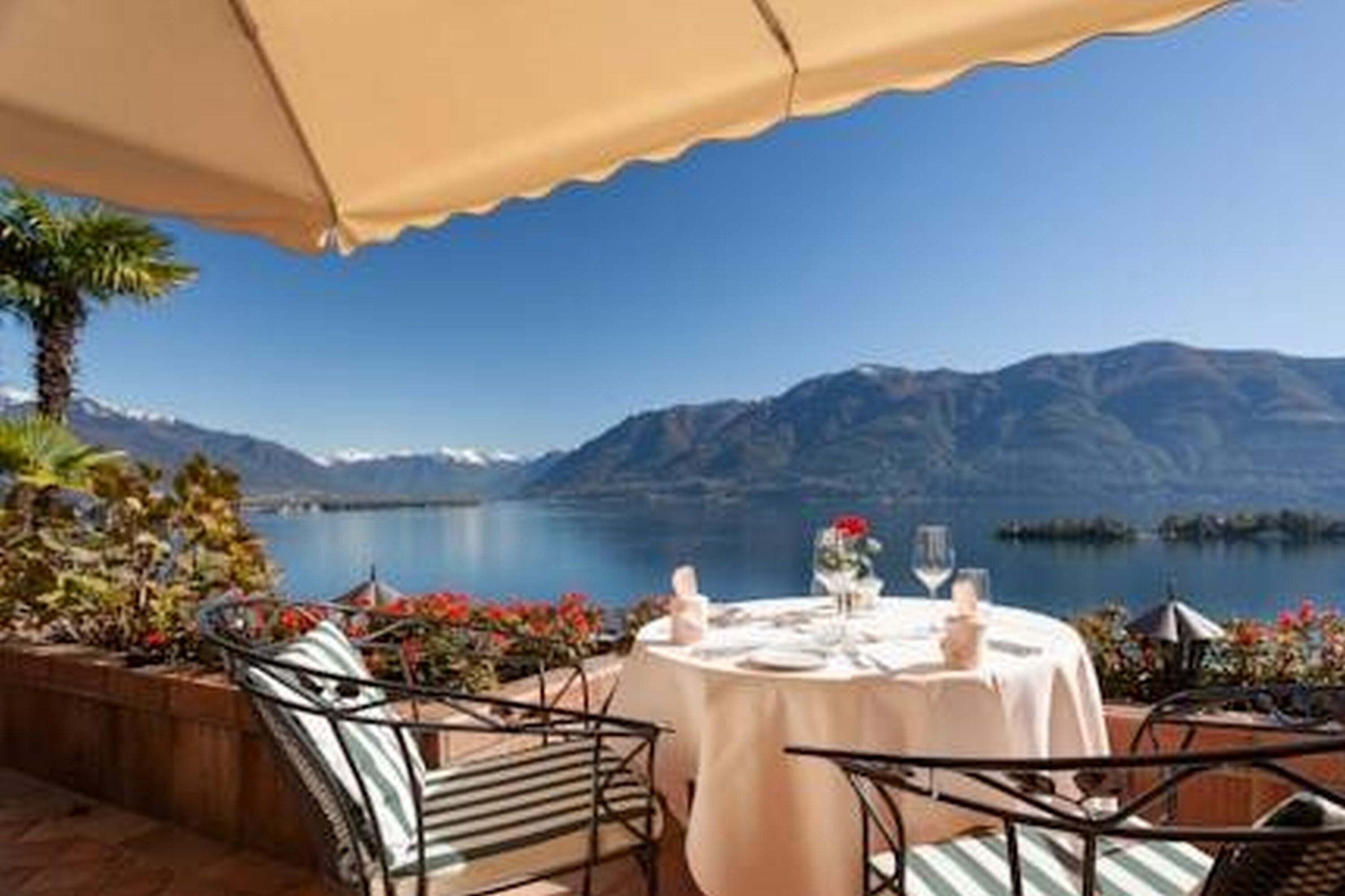 Petit déjeuner et dîner servis sur place, vue sur la plage 