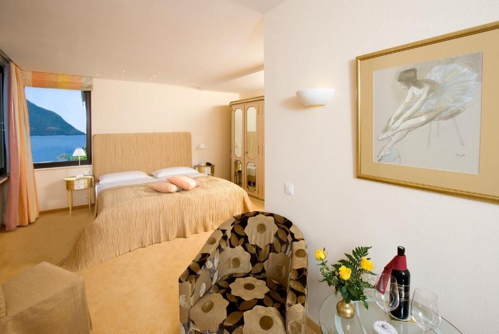 Familie vierpersoonskamer, balkon, uitzicht op meer | Een kluis op de kamer, snel internet, een wekker