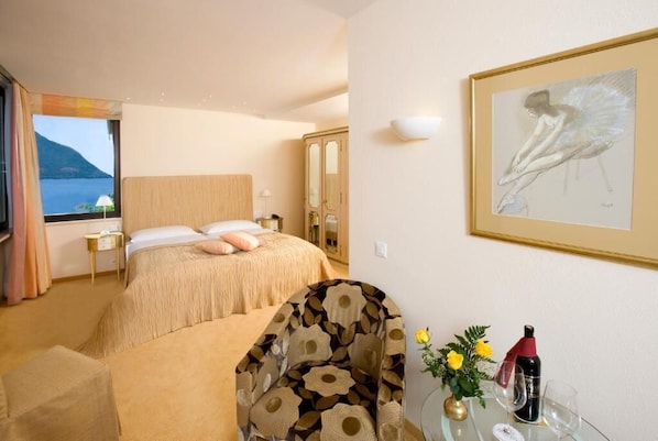 Family Quadruple Room, Balcony, Lake View