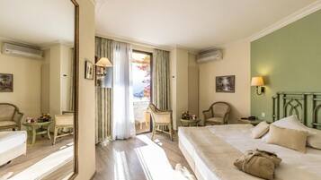 Chambre Classique Double ou avec lits jumeaux, balcon, vue lac