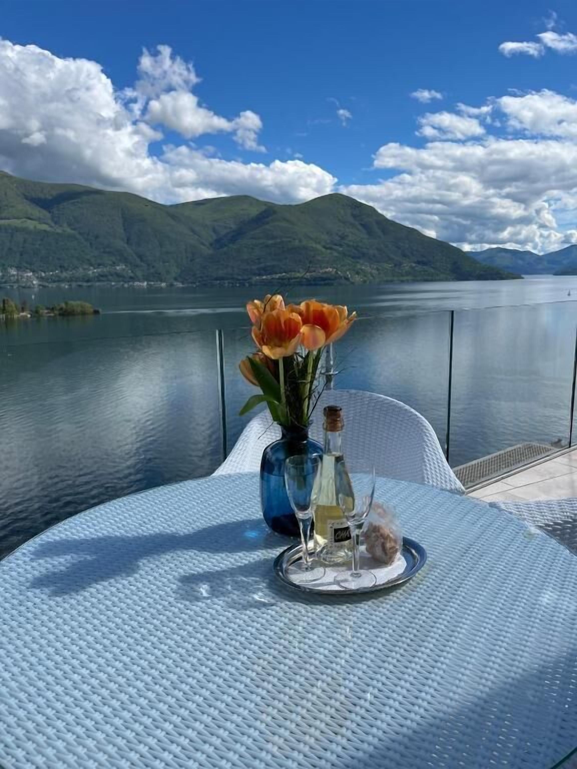 Suite Luxe, balcon, vue lac | Restauration extérieure