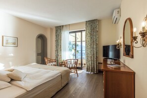 Basic Double or Twin Room, Lake View