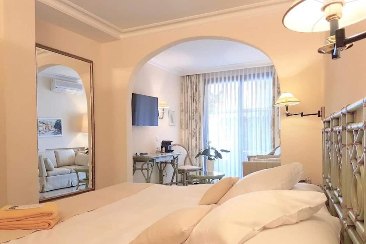 Family Suite, Balcony, Lake View | In-room safe, Internet, alarm clocks