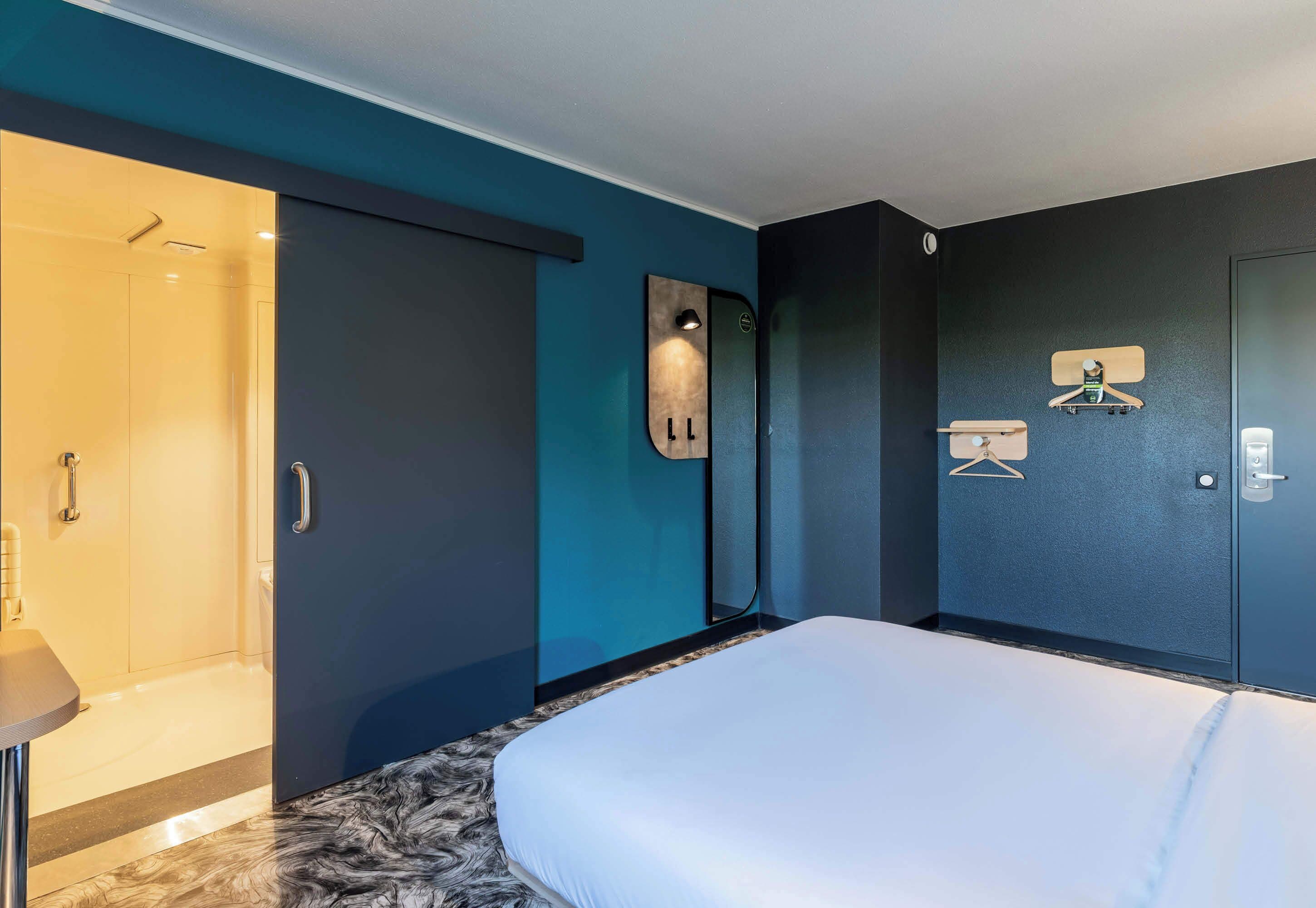 double room, accessible, non smoking | premium bedding, in-room safe, desk, blackout curtains