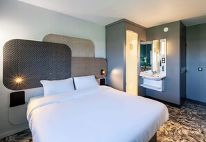 Double Room, Non Smoking | Premium bedding, in-room safe, desk, blackout drapes