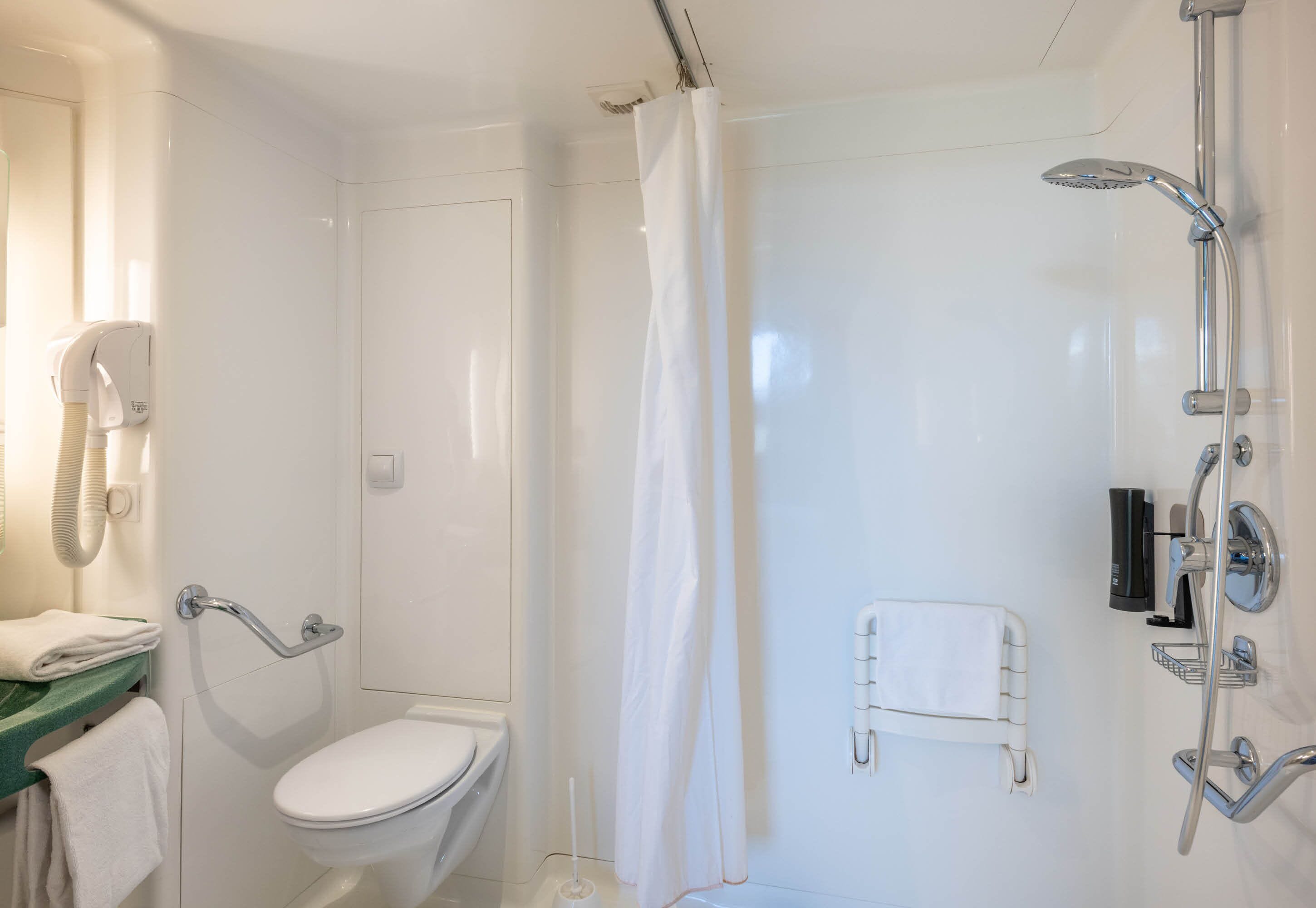 double room, accessible, non smoking | bathroom | shower, free toiletries, hair dryer, towels