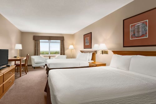 In-room safe, desk, iron/ironing board, cribs/infant beds