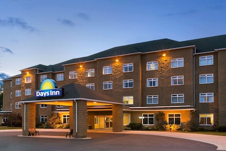 Exterior. Days Inn & Conference Centre by Wyndham Oromocto