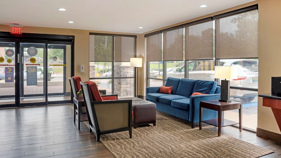 Comfort Suites Fultondale I-65 near I-22