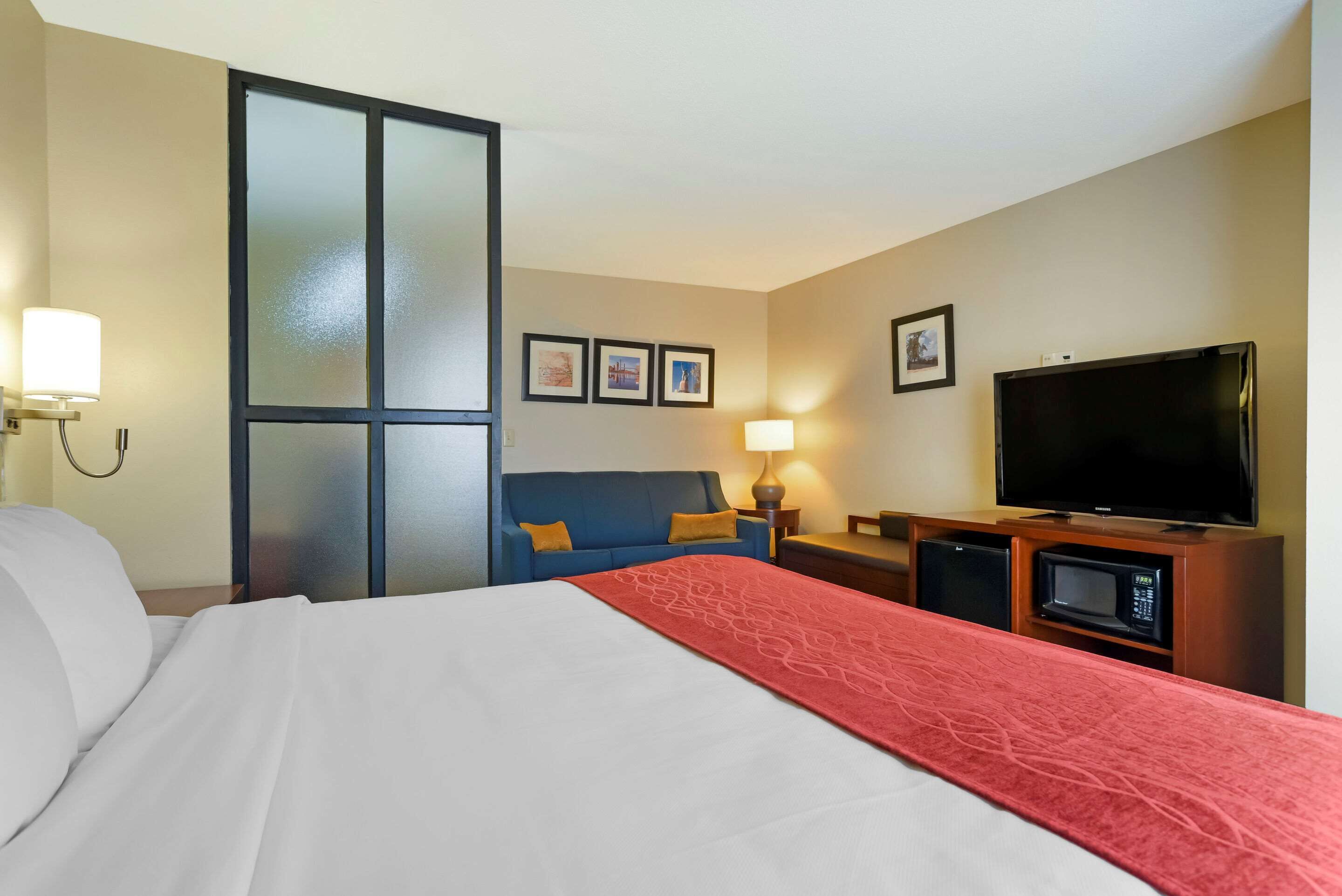 suite, 1 king bed, non smoking | desk, blackout curtains, iron/ironing board, rollaway beds