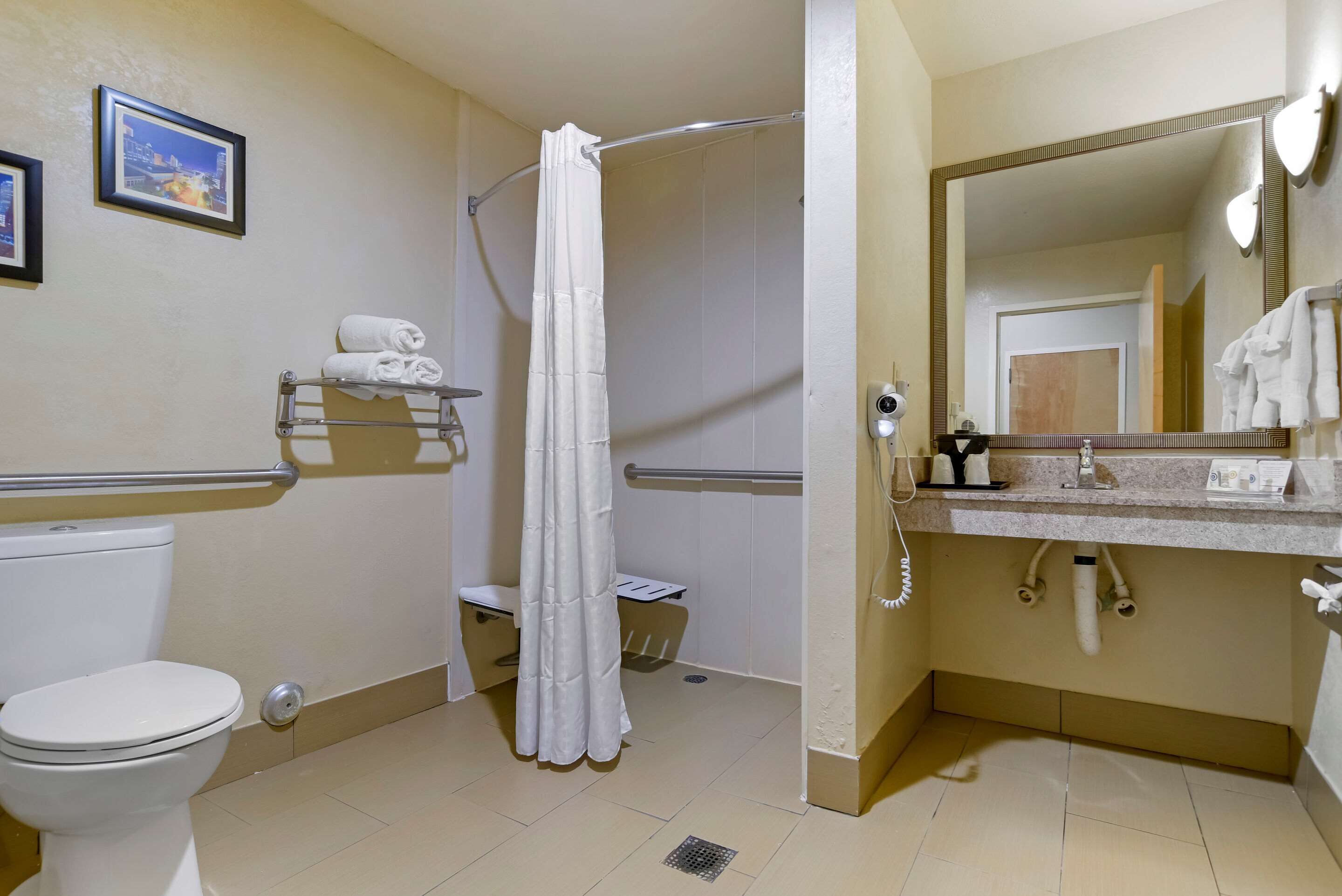 combined shower/bathtub, free toiletries, hair dryer, towels