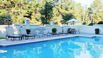Outdoor pool, pool loungers