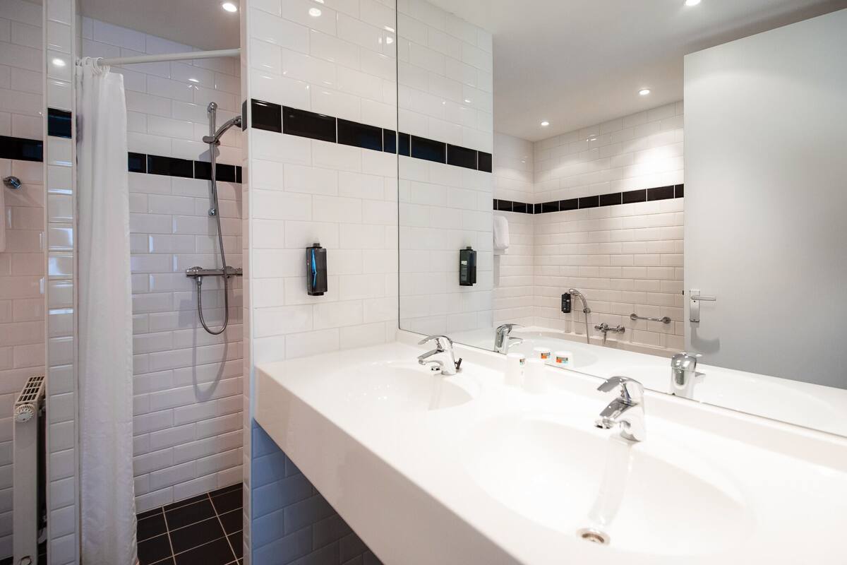 relax room | bathroom | free toiletries, hair dryer, towels, soap