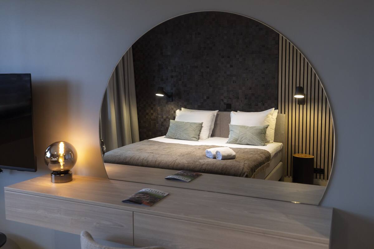 1 bedroom, minibar, desk, iron/ironing board