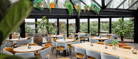 Daily buffet breakfast (EUR 22.50 per person)
