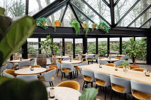 Café da manhã com buffet diário (EUR 22.50 por pessoa) 