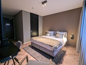 Relax room | Minibar, desk, iron/ironing board, free WiFi