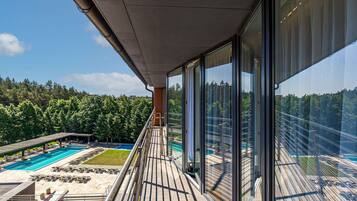 In-room safe, desk, soundproofing, iron/ironing board