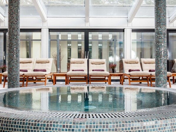 Behandelingskamers voor koppels, een sauna, een stoombad